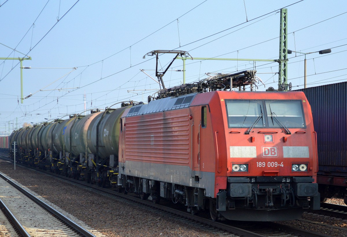 189 009-4 mit einem kurzem Güterzug tschechischer Kesselwagen am 29.10.15 Durchfahrt Bhf. Flughafen Berlin-Schönefeld.
