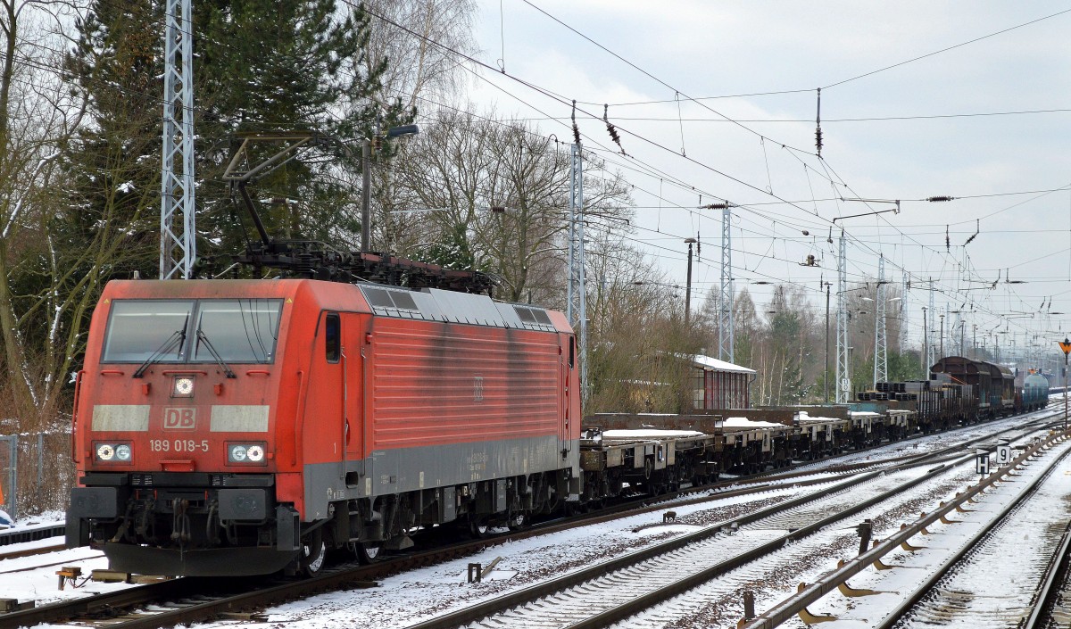 189 018-5 mit einem gemischten G�terzug am 21.01.16 Berlin-Hirschgarten.