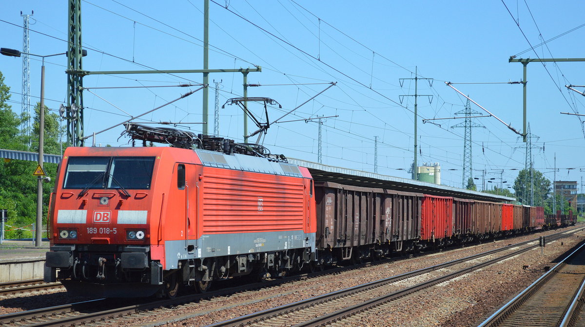 189 018-5 mit gemischtem Güterzug am 23.06.16 Bf. Flughafen Berlin-Schönefeld.