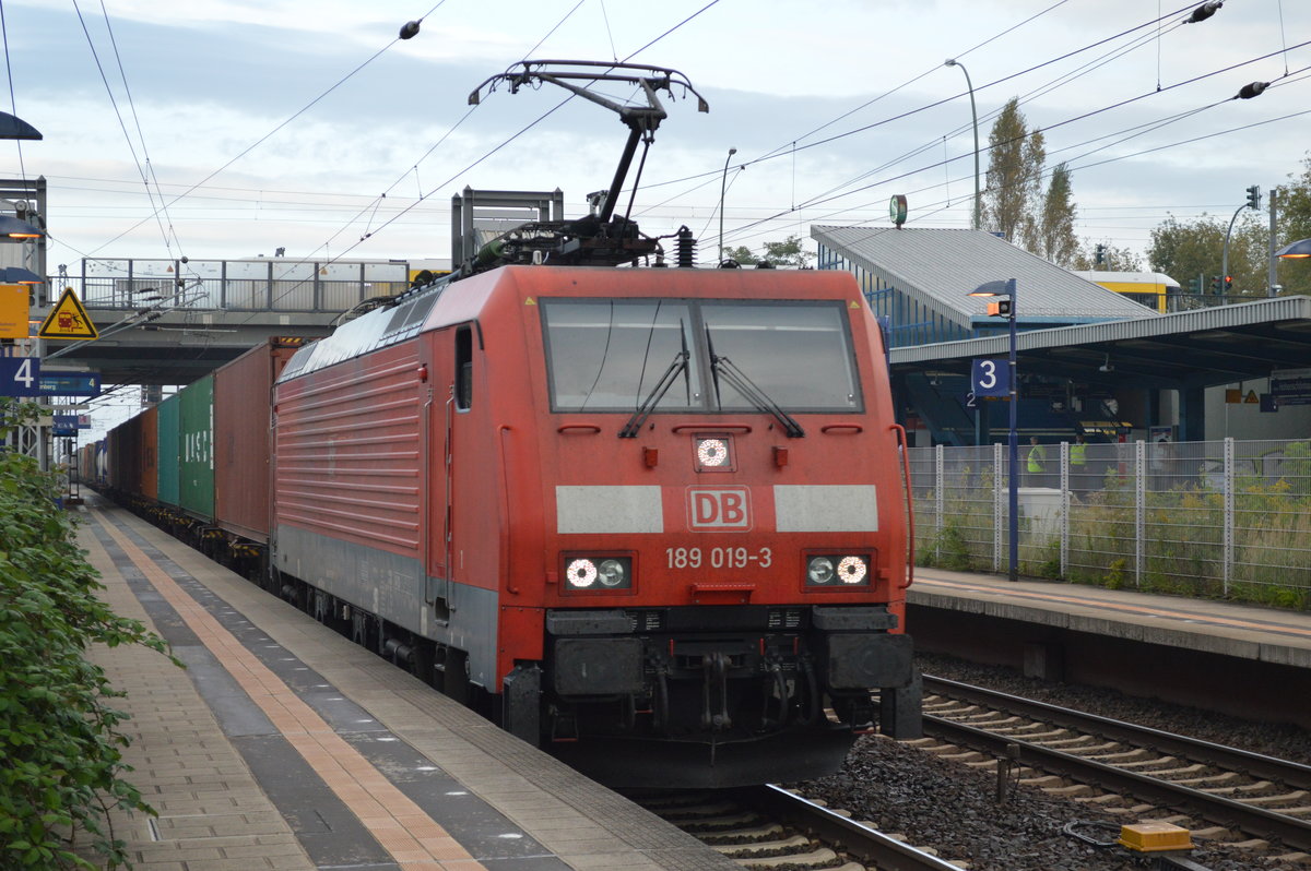 189 019-3 mit Containerzug am 20.09.17 BF. Berlin-Hohenschönhausen.