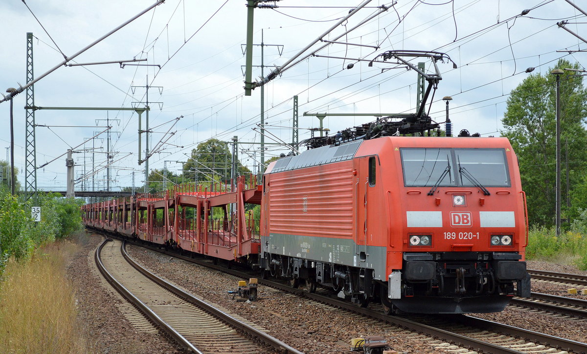 189 020-1 mit einem Güterzug PKW Transportwageneinheiten (leer) am 12.08.16 Bf. Flughafen Berlin-Schönefeld.