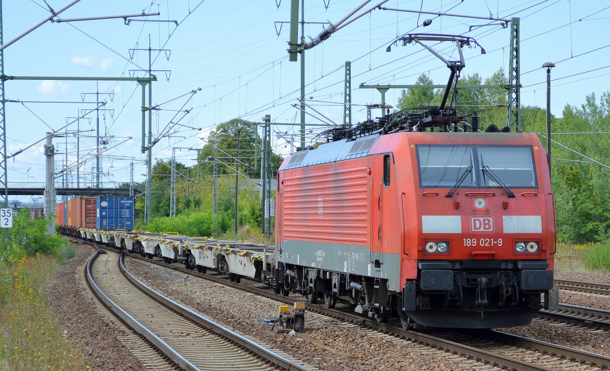 189 021-9 mit fast leerem Containerzug am 08.09.15 Bhf. Flughafen Berlin-Schönefeld.