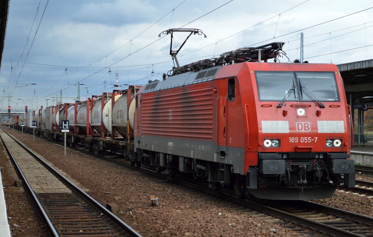 189 055-7 mit Containerzug am 09.11.15 Bhf. Flughafen Berlin-Schönefeld.