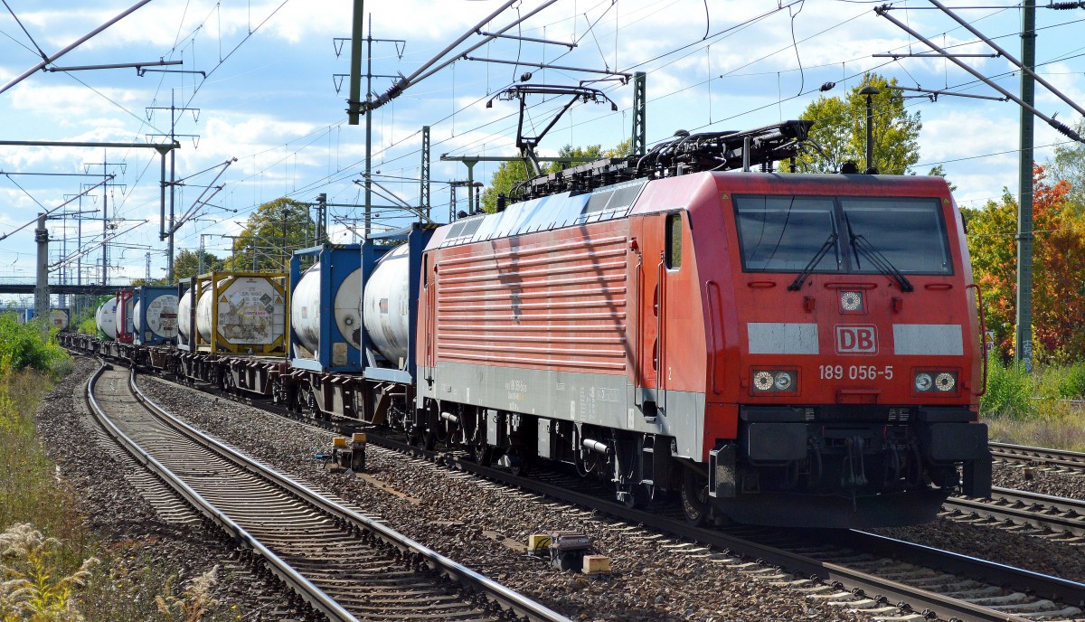 189 056-5 mit Containerzug am 30.09.15 Durchfahrt Bhf. Flughafen Berlin-Schönefeld.