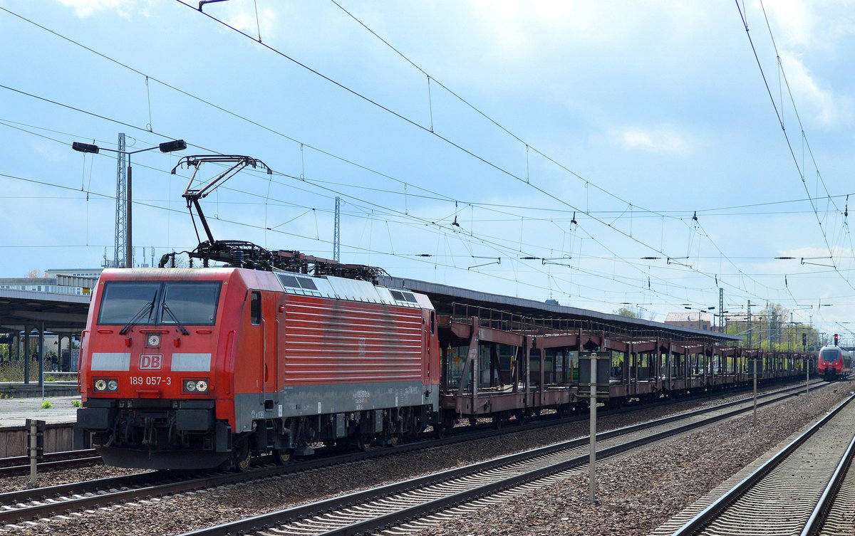 189 057-3 mit einem unbeladenen PKW-Transportzug am 26.04.16 Bf. Flughafen Berlin-Schönefeld.