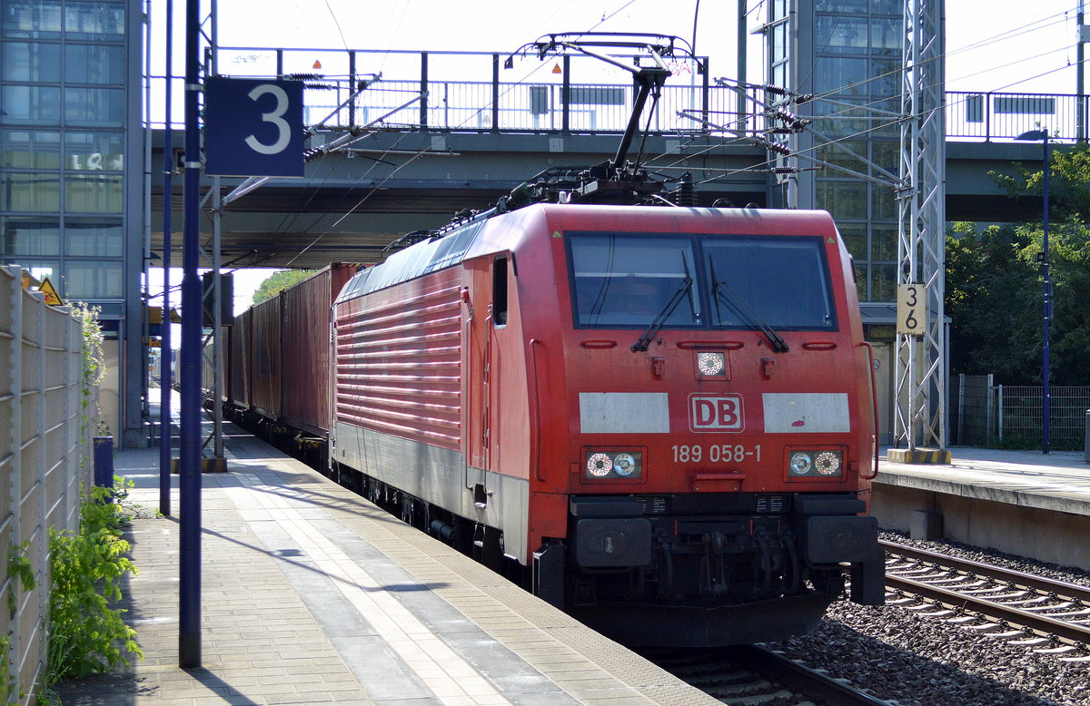 189 058-1 mit Containerzug am 05.09.17 Bf. Berlin-Hohenschönhausen.