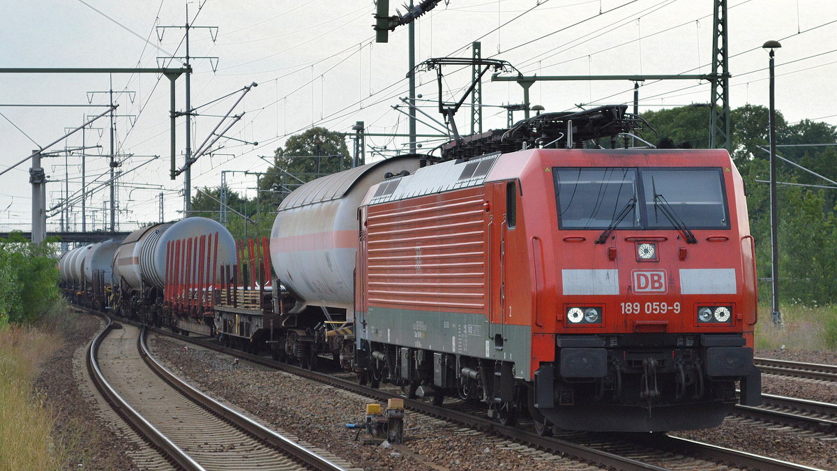 189 059-9 mit gemischtem Güterzug am 21.07.16 Bf. Flughafen Berlin-Schönefeld.
