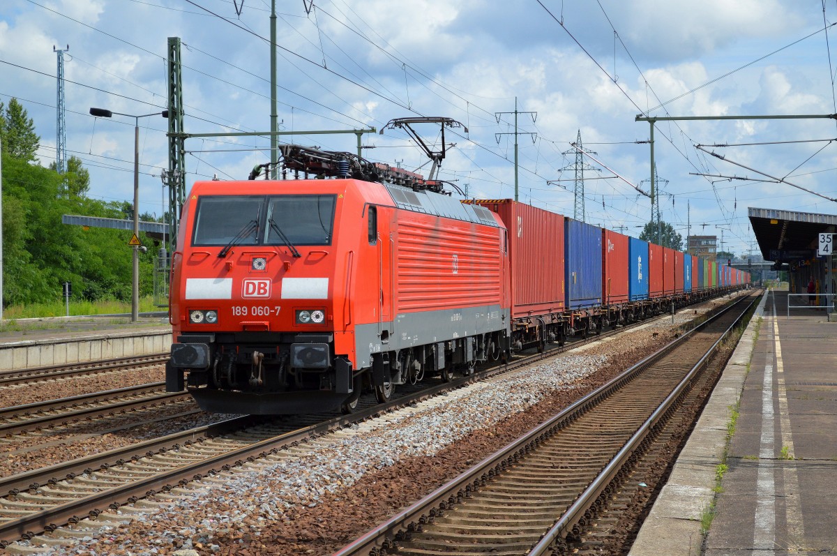 189 060-7 mit Containerzug am 26.06.14 Durchfahrt Bhf. Flughafen Berlin-Schönfeld.