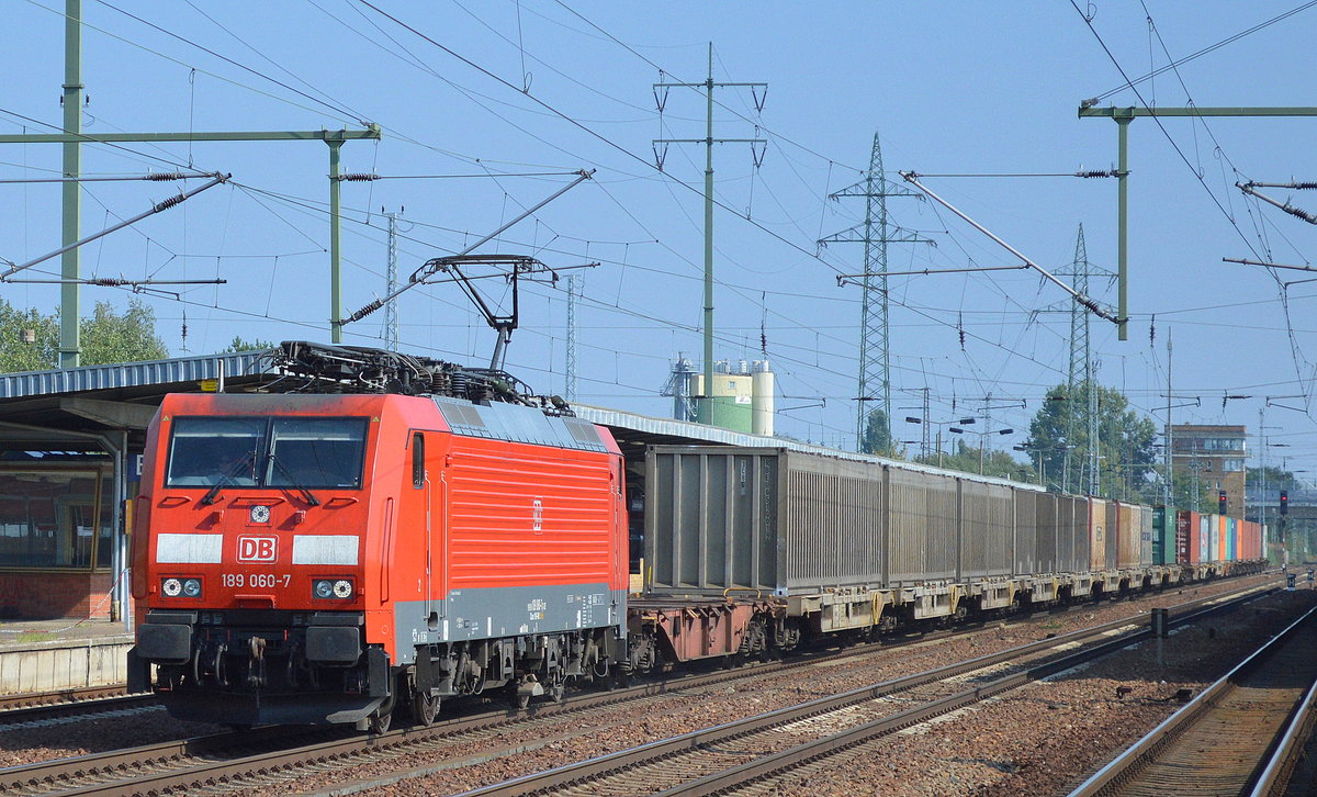 189 060-7 mit Containerzug am 14.09.16 Bf. Flughafen Berlin-Schönefeld.