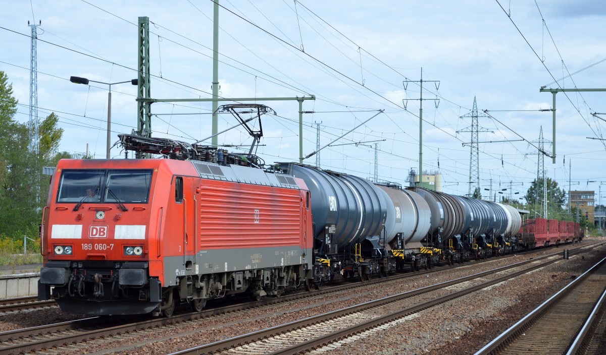 189 060-7 mit einem gemischten Güterzug am 08.09.15 Bhf. Flughafen Berlin-Schönefeld.