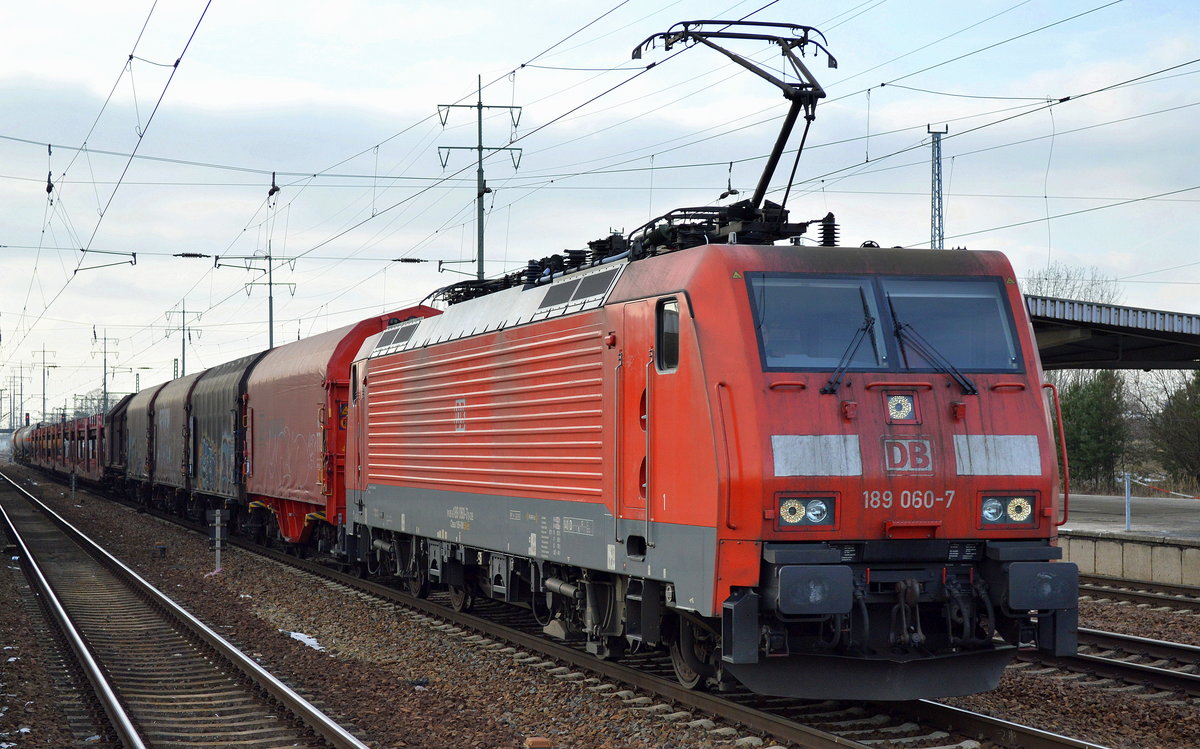 189 060-7 mit einem gemischten Güterzug am 26.01.17 Bf. Flughafen Berlin-Schönefeld.