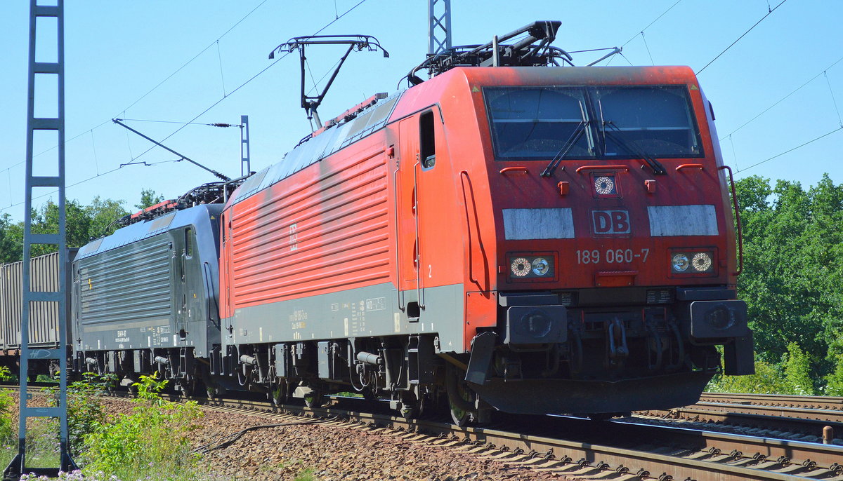 189 060-7 mit der MRCE Dispo 189 457-5 und Containerzug am Haken am 19.07.17 Berlin-Wuhlheide.