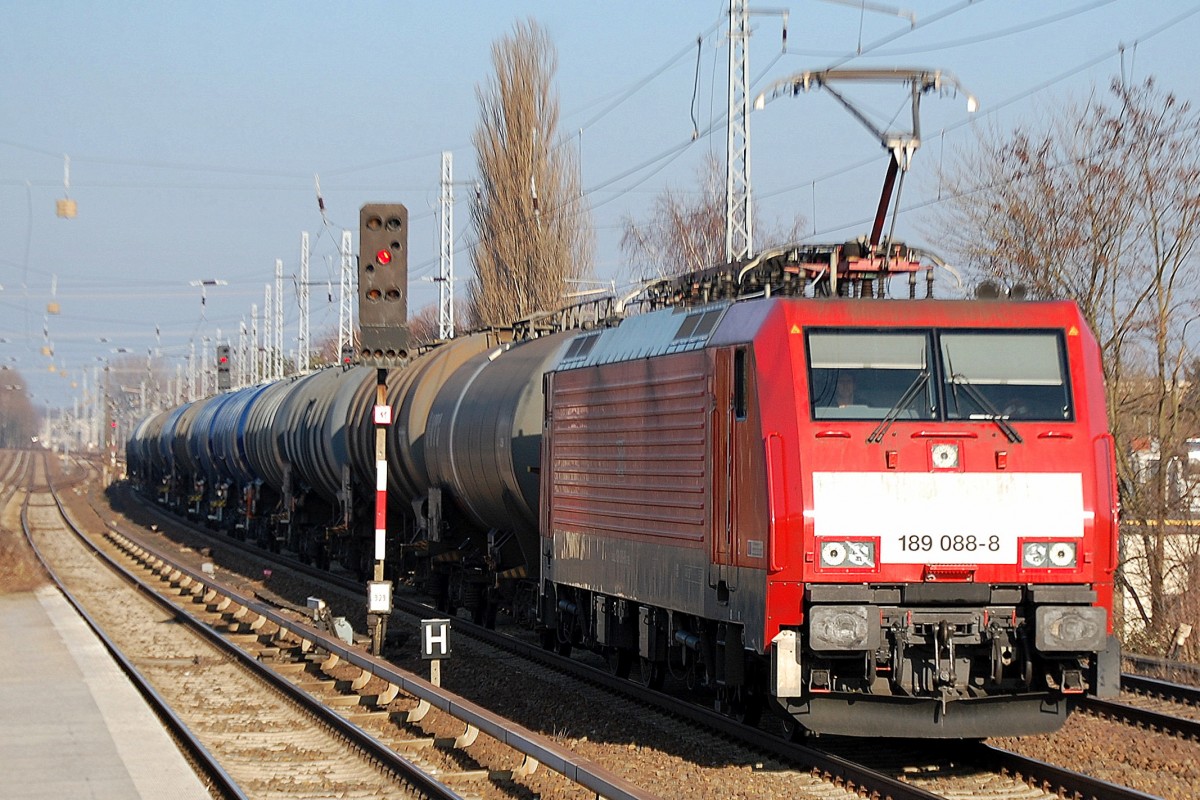 189 088-8 mit Kesselwagenzug Richtung karower Kreuz Berlin, 05.02.14