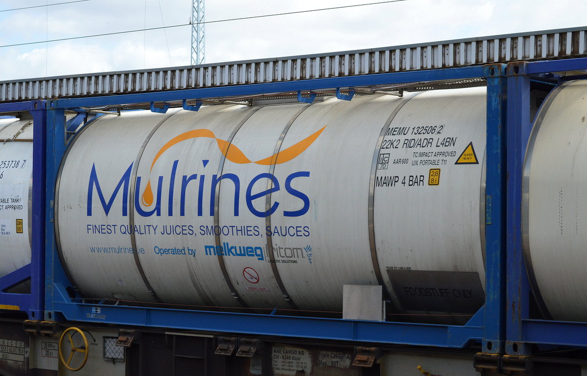 20 Fuß Swap-Tankcontainer der Fa. Mulrines/melkweg für Lebensmittel-Transporte am 20.04.16 Bf. Flughafen Berlin-Schönefeld.