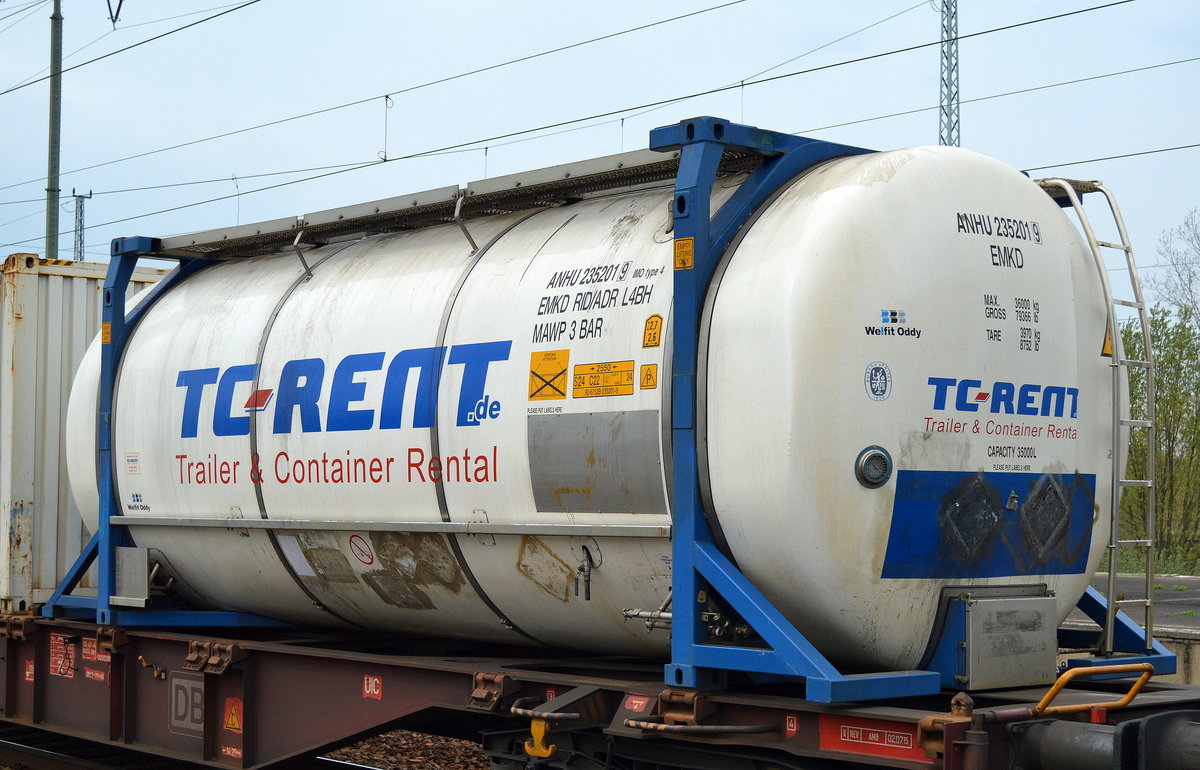 20 Fuß Swap-Tankcontainer der Fa. TC-RENT (Trailer & Container Rental) am 15.04.16 Bf. Flughafen Berlin-Schönefeld. 