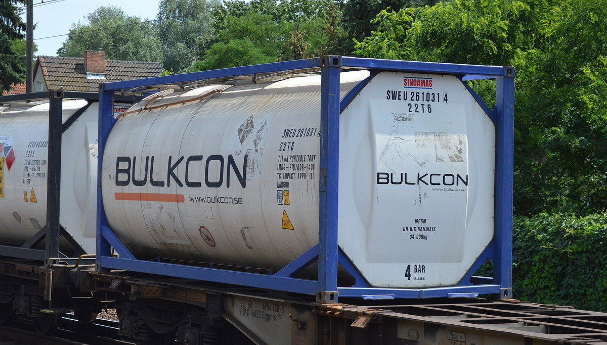 20’ Standard Tank-Container der schwedischen Bulkcon Transport AB (inzwischen im Besitz der niederländischen Den Hartogh Holding BV) am 19.07.17 Berlin-Hirschgarten.