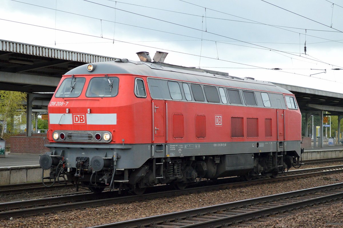 218 208-7 am 26.04.16 Bhf. Flughafen Berlin-Schönefeld.