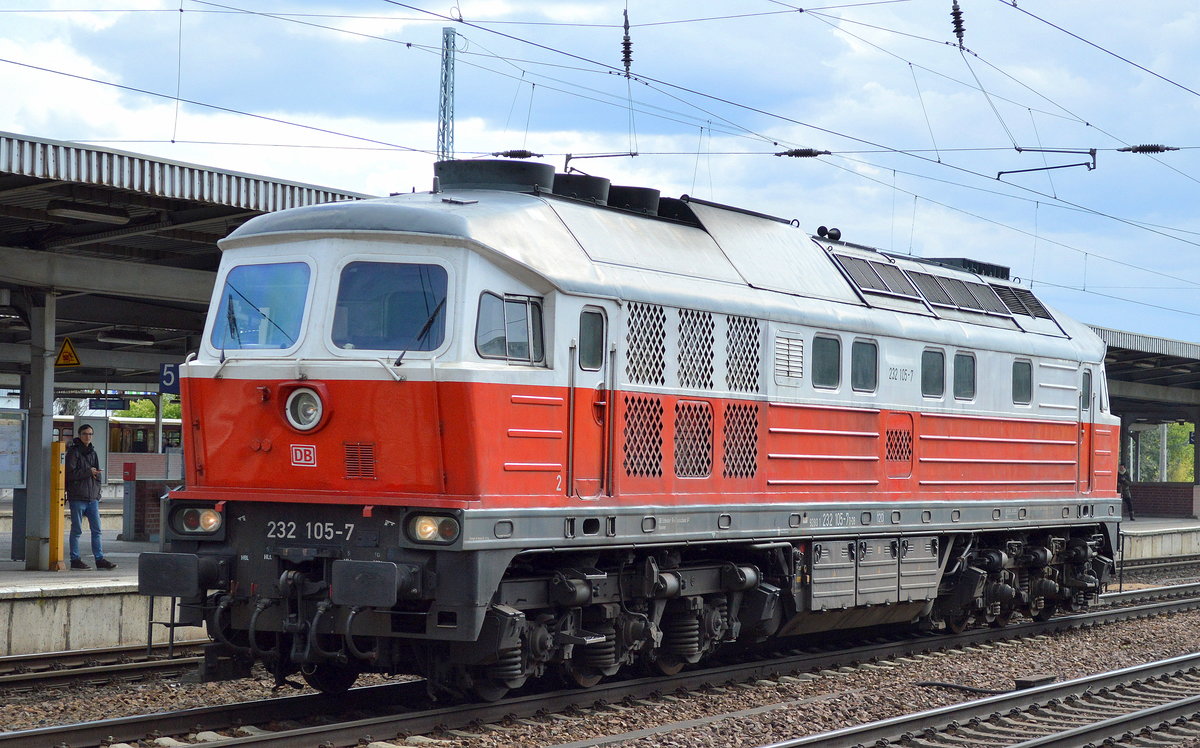 232 105-7 am 26.04.17 Bf. Flughafen Berlin-Schönefeld.