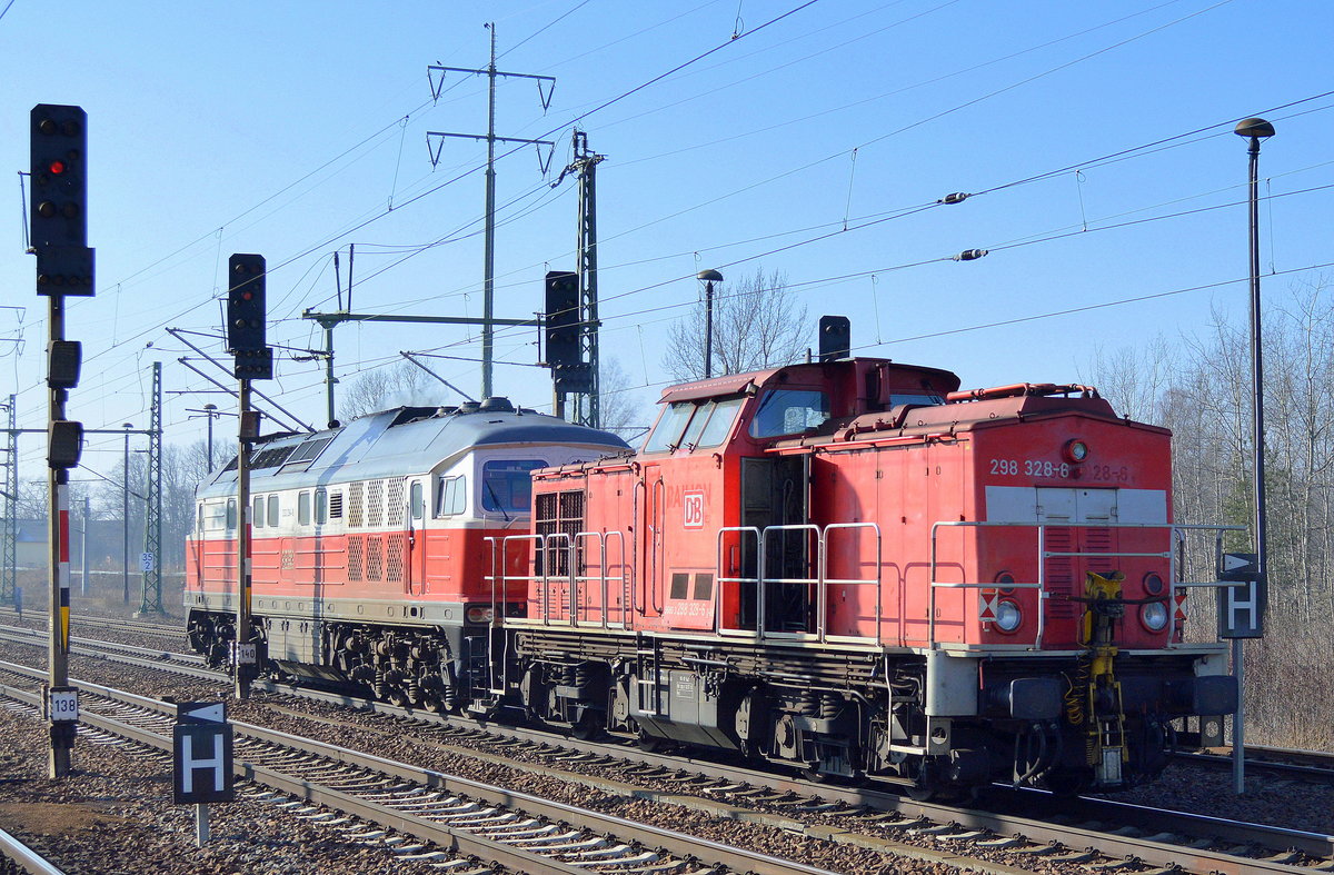 232 294-9 mit der 298 328-6 am Haken am 14.02.17 Durchfahrt Bf. Flughafen Berlin-Schönefeld.