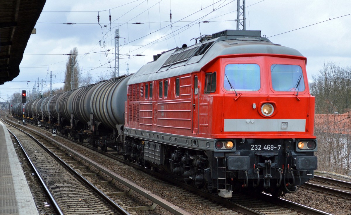 232 469-7 mit Kesselwagenzug am 01.04.15 Berlin-Karow. 