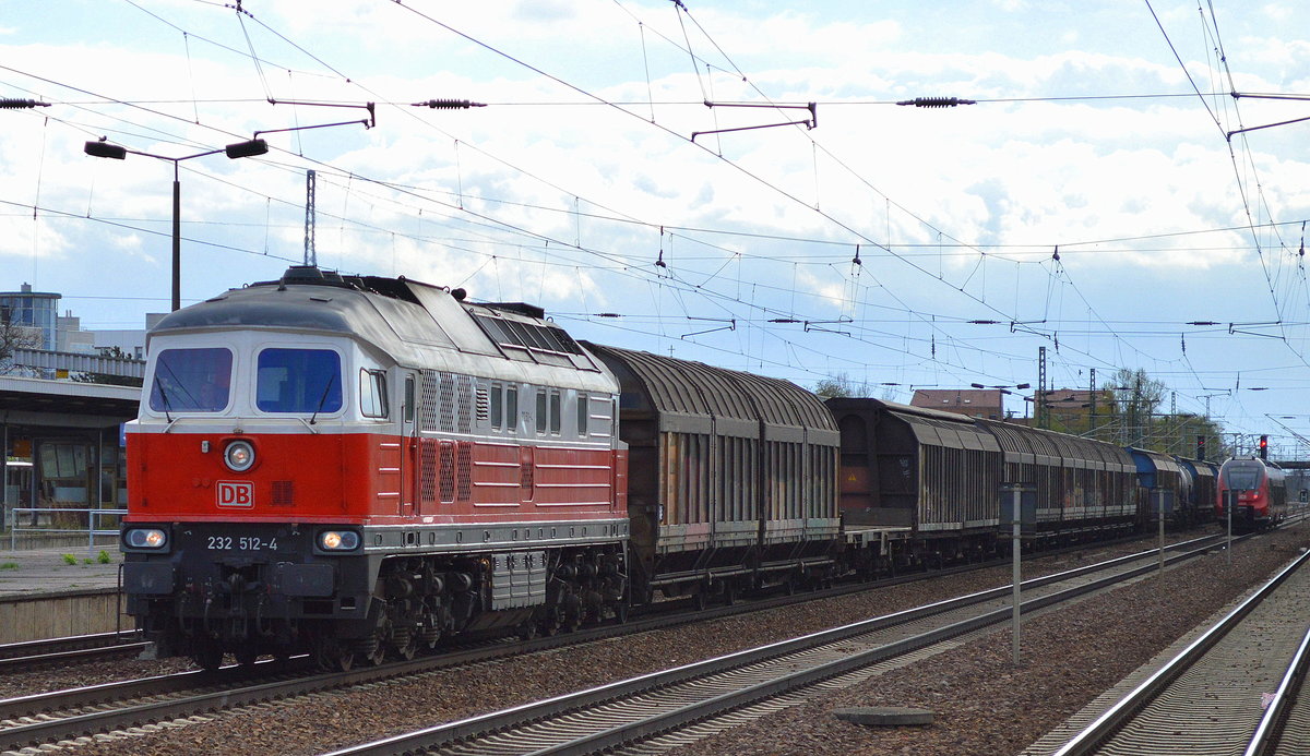 232 512-4 mit gemischtem Güterzug am 11.04.17 Bf. Flughafen Berlin-Schönefeld.