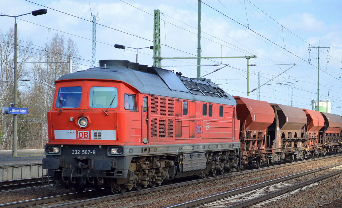 232 567-8 mit Schüttgutwagenzug am 15.03.17 Bf. Flughafen Berlin-Schönefeld.