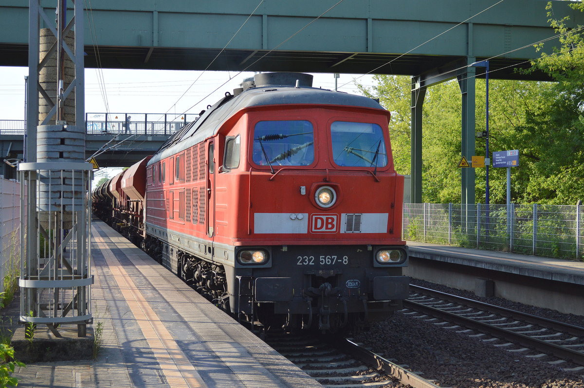 232 567-8 mit Schüttgutwagenzug am 29.05.17 Durchfahrt Bf. Berlin-Hohenschönhausen.