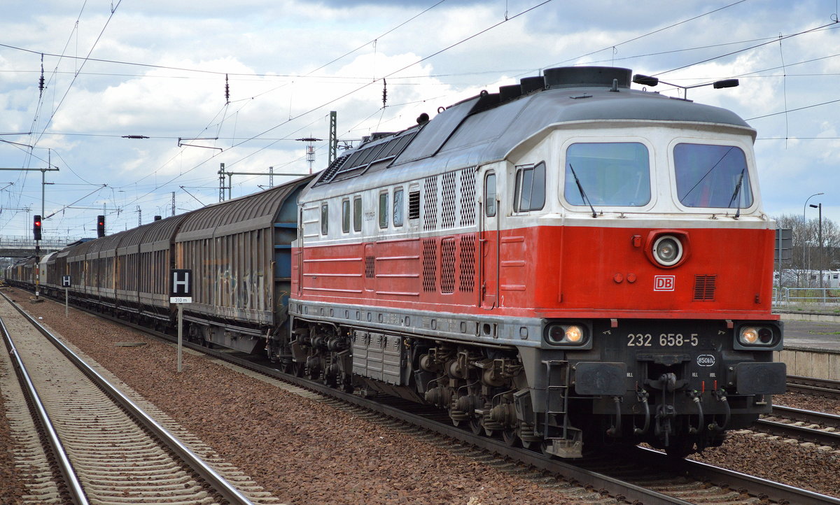 232 658-5 mit einem Ganzzug Schiebewandwagen am 11.04.17 Bf. Flughafen Berlin-Schönefeld.