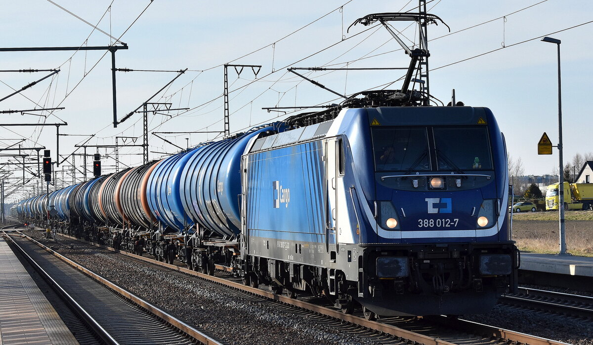 ČD Cargo a.s., Praha [CZ] mit ihrer  388 012-7  [NVR-Nummer: 91 54 7388 012-7 CZ-CDC] und einem Kesselwagenzug am 20.03.25 Höhe Bahnhof Rodleben. Viele Grüße an den TF.!!!!