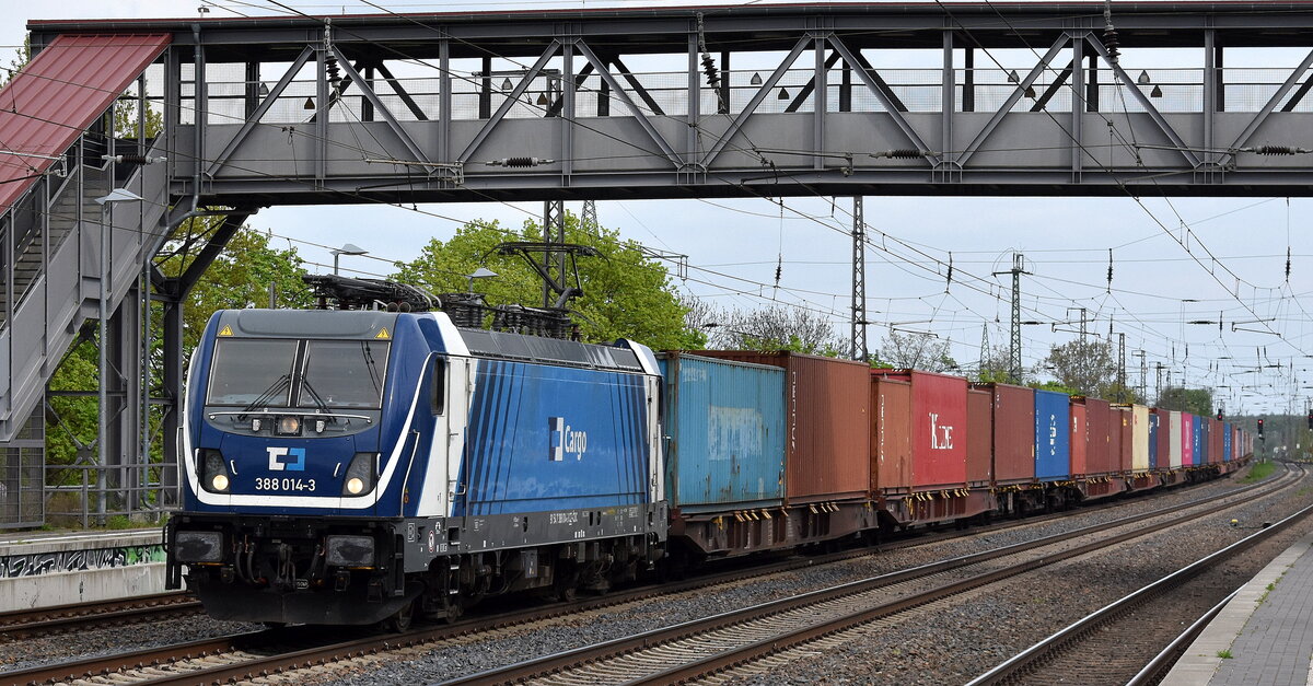 ČD Cargo a.s., Praha [CZ] mit ihrer  388 014-3  [NVR-Nummer: 91 54 7388 014-3 CZ-CDC] und einem Containerzug am 23.04.25 Höhe Bahnhof Saarmund.