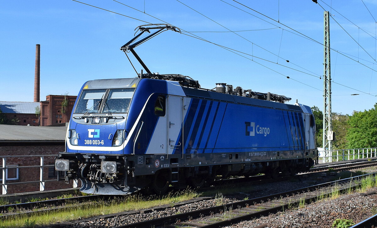 ČD Cargo a.s., Praha [CZ] mit ihrer  388 003-6  [NVR-Nummer: 91 54 7388 003-6 CZ-ČDC] am 13.05.25 Höhe Bahnhof Magdeburg-Neustadt.
