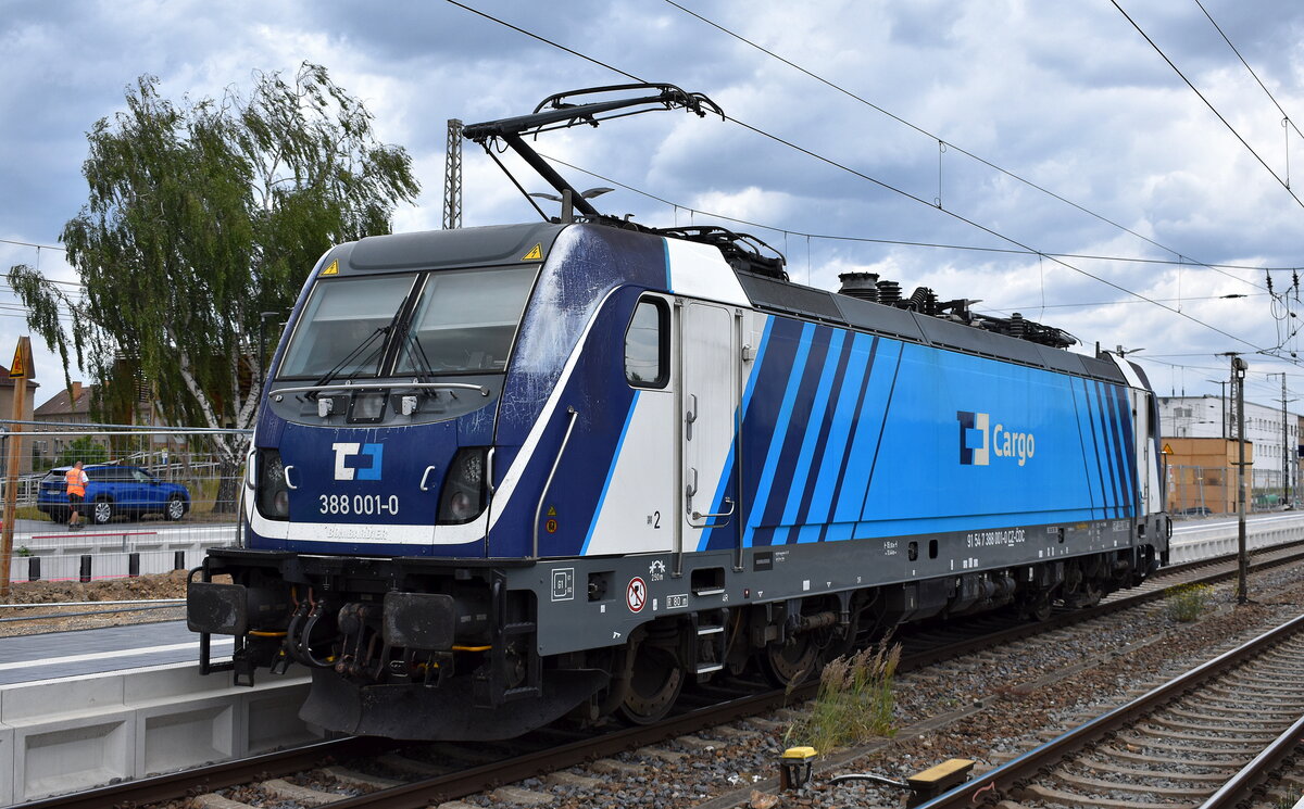 ČD Cargo a.s., Praha [CZ] mit ihrer  388 001-0  [NVR-Nummer: 91 54 7388 001-0 CZ-ČDC] am 23.06.25 Höhe Bahnhof Falkenberg (Elster).