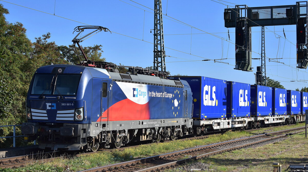 ČD Cargo a.s., Praha [CZ] mit ihrer Vectron  383 001-5  [NVR-Nummer: 91 54 7383 001-5 CZ-CDC] und einem Ganzzug GLS - General Logistics Systems Container am 23.09.25 Höhe Bahnhof Magdeburg-Neustadt.