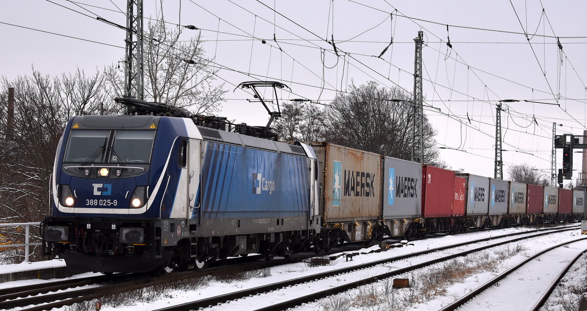 ČD Cargo a.s., Praha [CZ] mit ihrer  388 025-9  [NVR-Nummer: 91 54 7388 025-9 CZ-CDC] und einem Containerzug am 29.01.26 Höhe Bahnhof Magdeburg Neustadt.