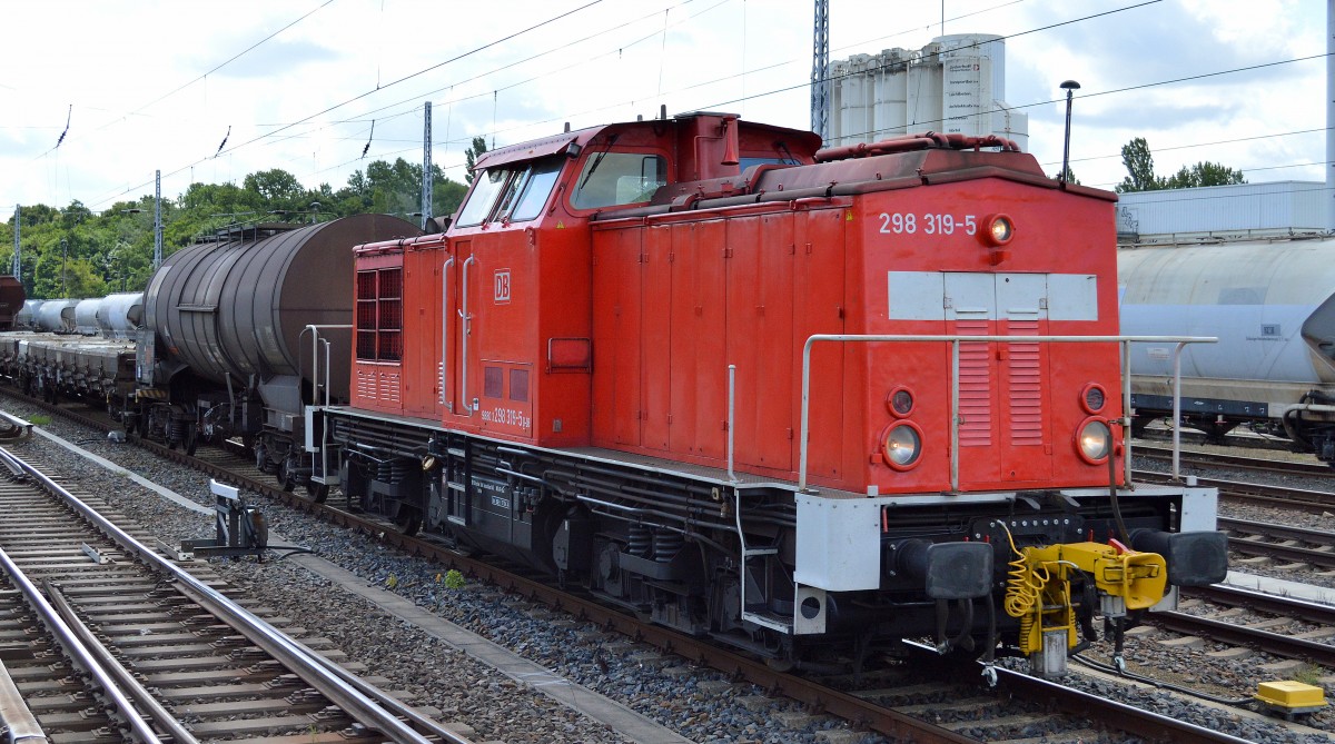 298 319-5 mit einigen Güterwagen auf Übergabefahrt am 01.07.14 Berlin Greifswalder Str.