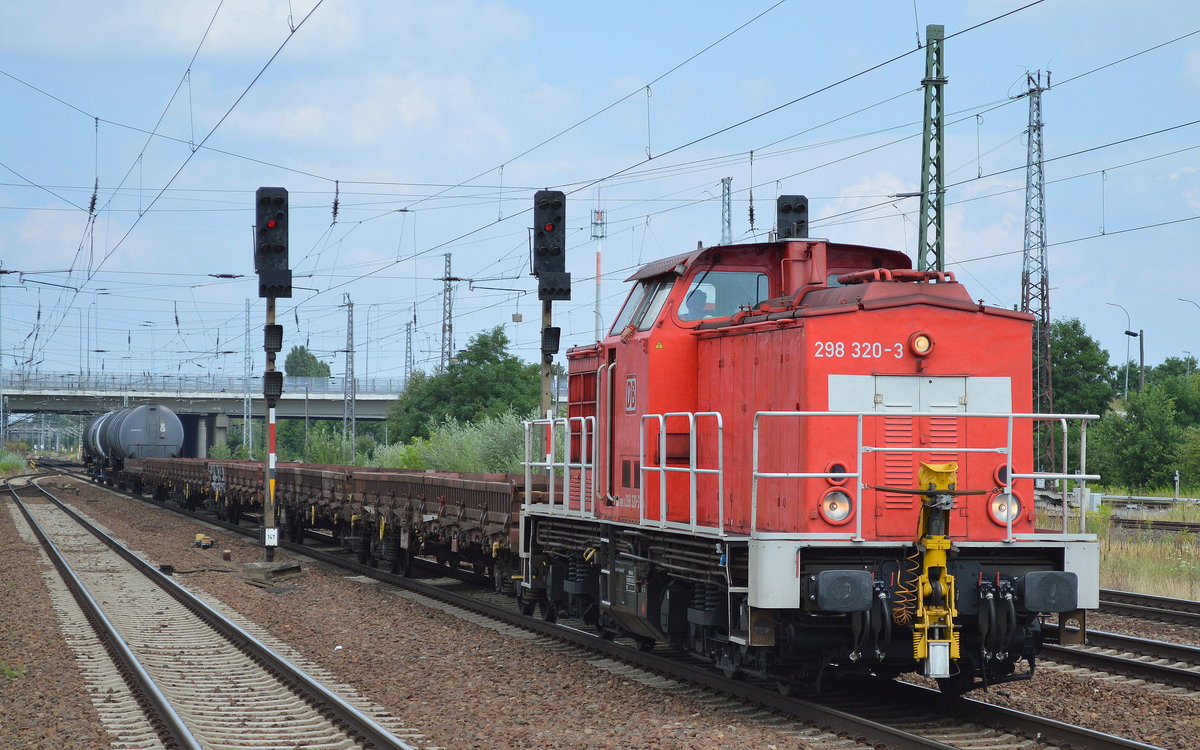 298 320-3 mit gemischtem Güterzug am 29.07.16 Bf. Flughafen Berlin-Schönefeld.