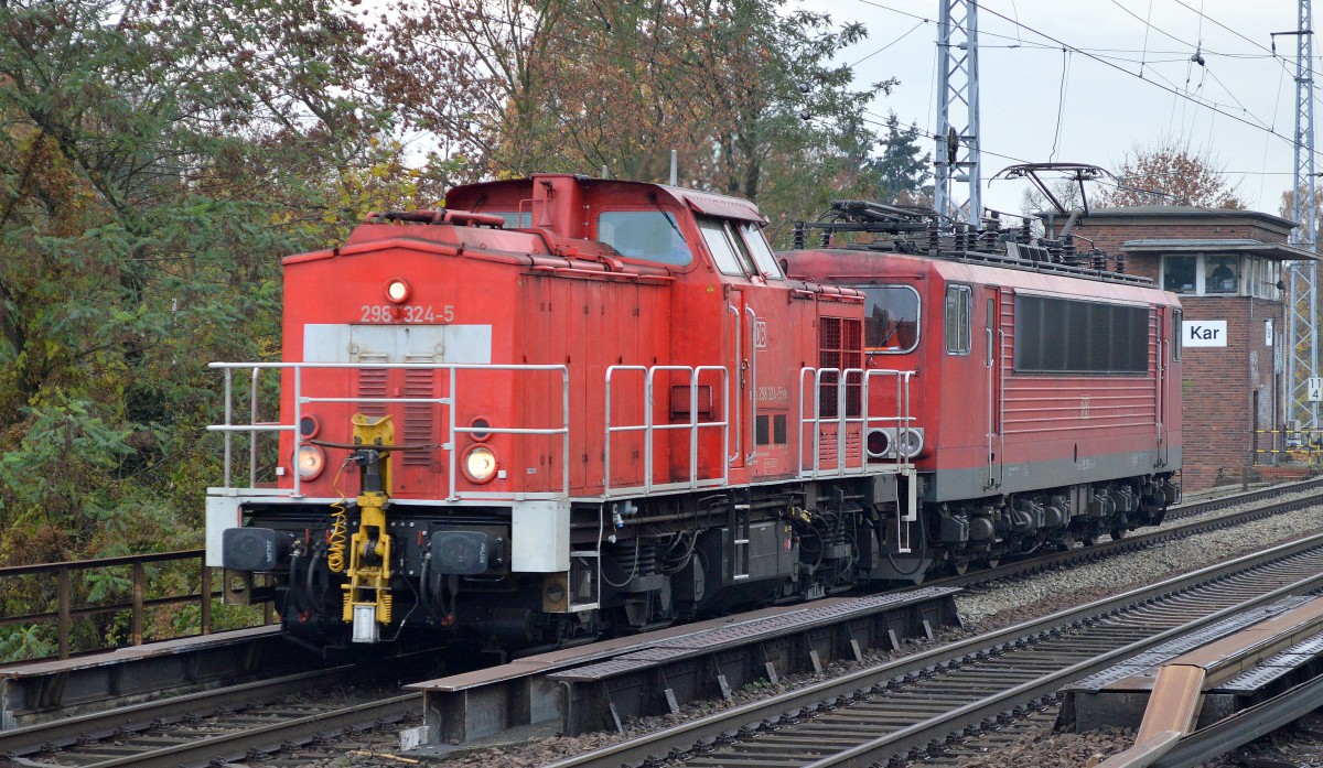 298 324-5 mit 155 206-6 am Haken am 06.11.15 Berlin-Karow.