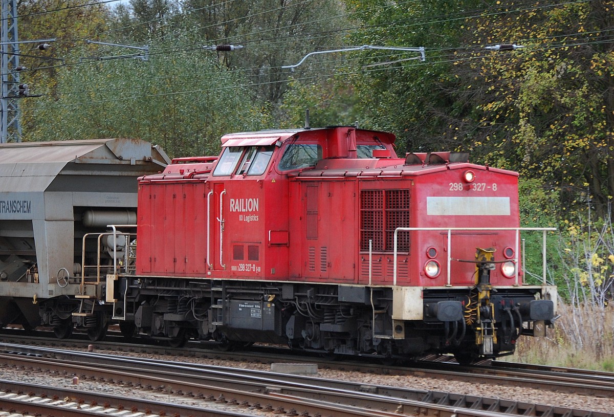 298 327-8 mit einem polnischen Sch�ttgutwagen Richtung Industrie�bergabegebiet Berlin Nordost am 05.11.13 Berlin-Springpfuhl.