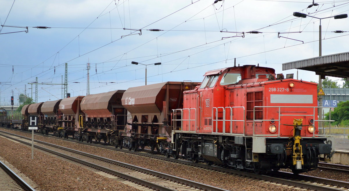 298 327-8 mit gemischtem Güterzug (Übergabezug) am 02.08.16 Bf. Flughafen Berlin-Schönefeld.