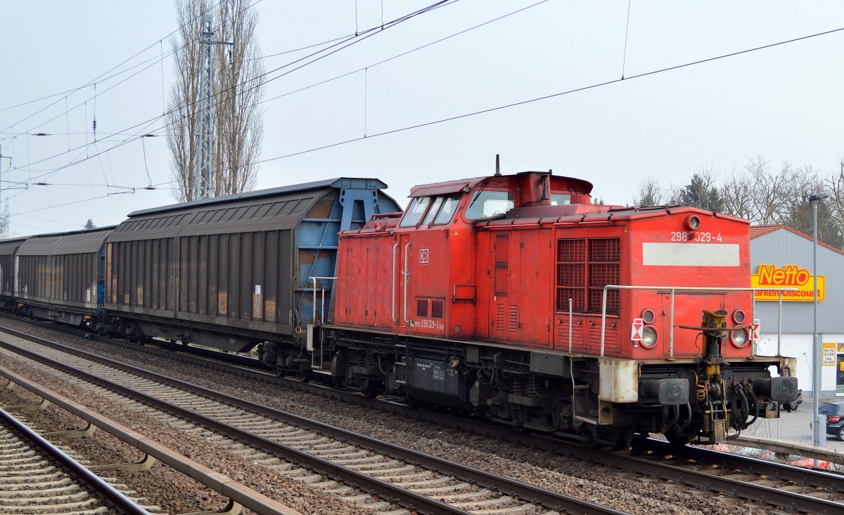 298 329-4 am einem Schiebewandwagenzug Richtung Schwedt am 31.01.14 Berlin-Karow.