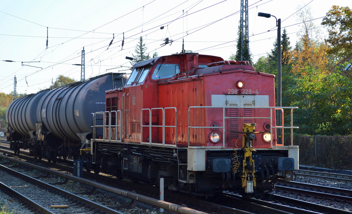 298 329-4 mit Übergabe-Güterzug am 16.10.17 Berlin-Hirschgarten.
