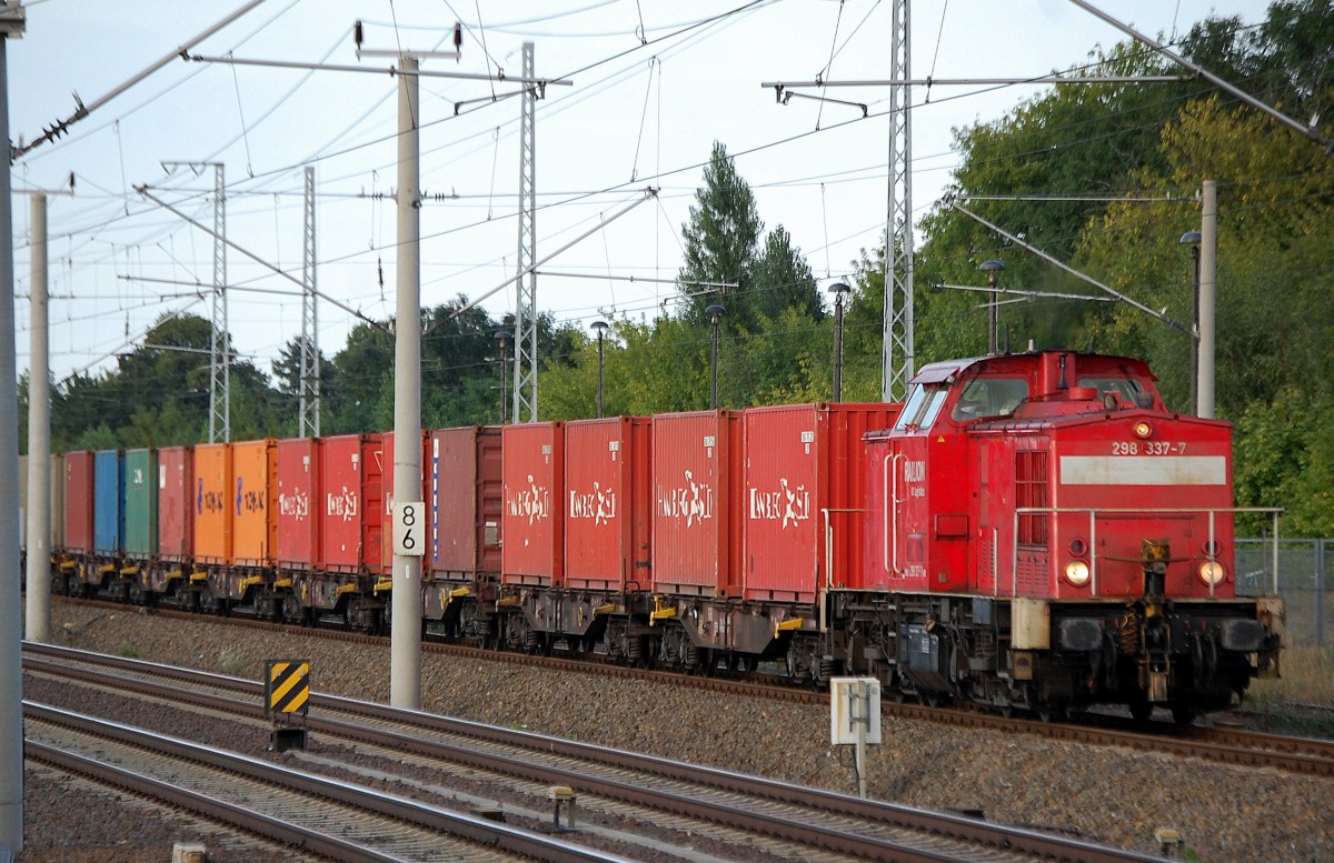 298 337-7 mit einem ungew�hnlich langen Containerzug �bergabeleistung? Richtung Innenstadt, vielleicht Berlin-Neuk�lln, 21.08.13 Berlin-Blankenburg.
