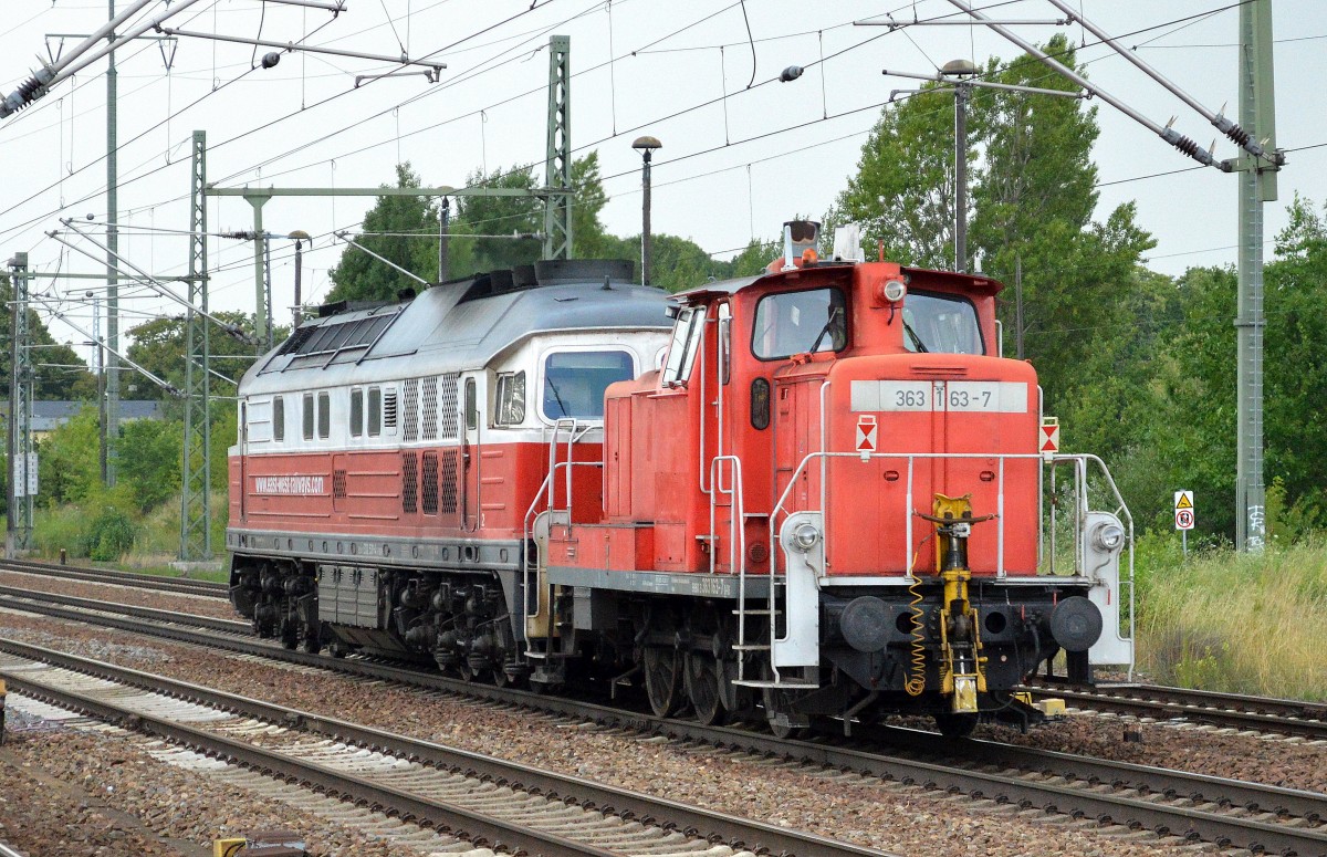 363 163-7 ma Haken von EWR 232 531-4 am 09.07.14 Bhf. Flughafen Berlin-Schönefeld. 