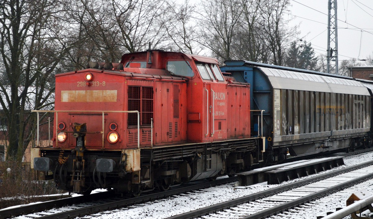 398 313-8 mit Schiebewandwagen und 185 277-1 hinten dran am 30.01.15 Berlin-Karow.