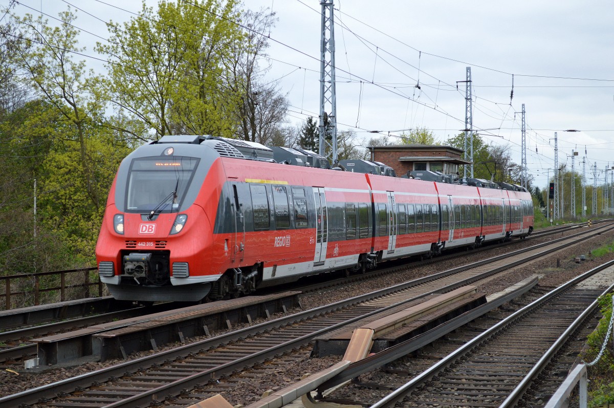 442 315 als RE3 (Ersatzzug) nach Eberswalde am 10.04.14 Berlin-Karow. 