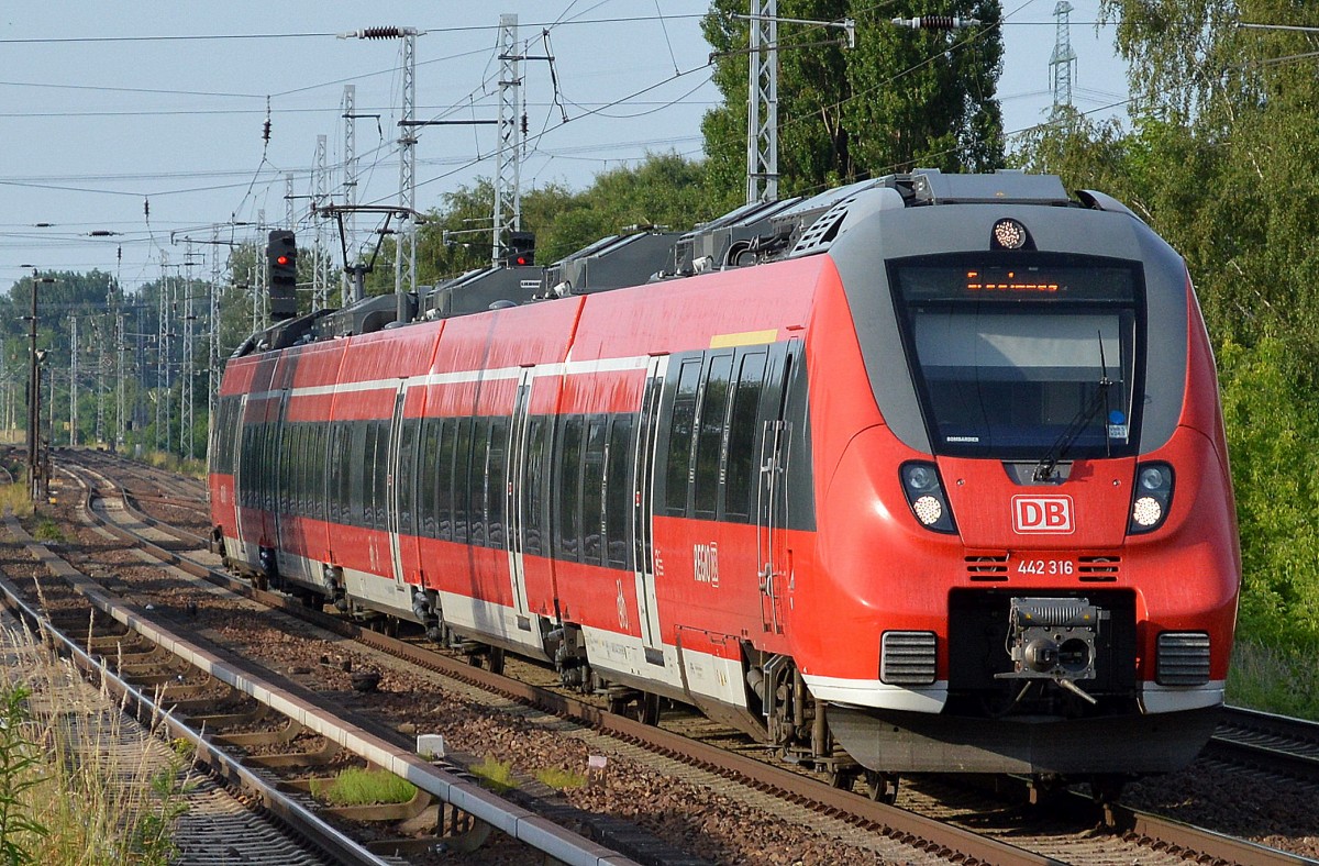442 316 als RE3 heute im Einsatz aus Richtung Eberswalde kommend am 101.03.14 Berlin-Karow.