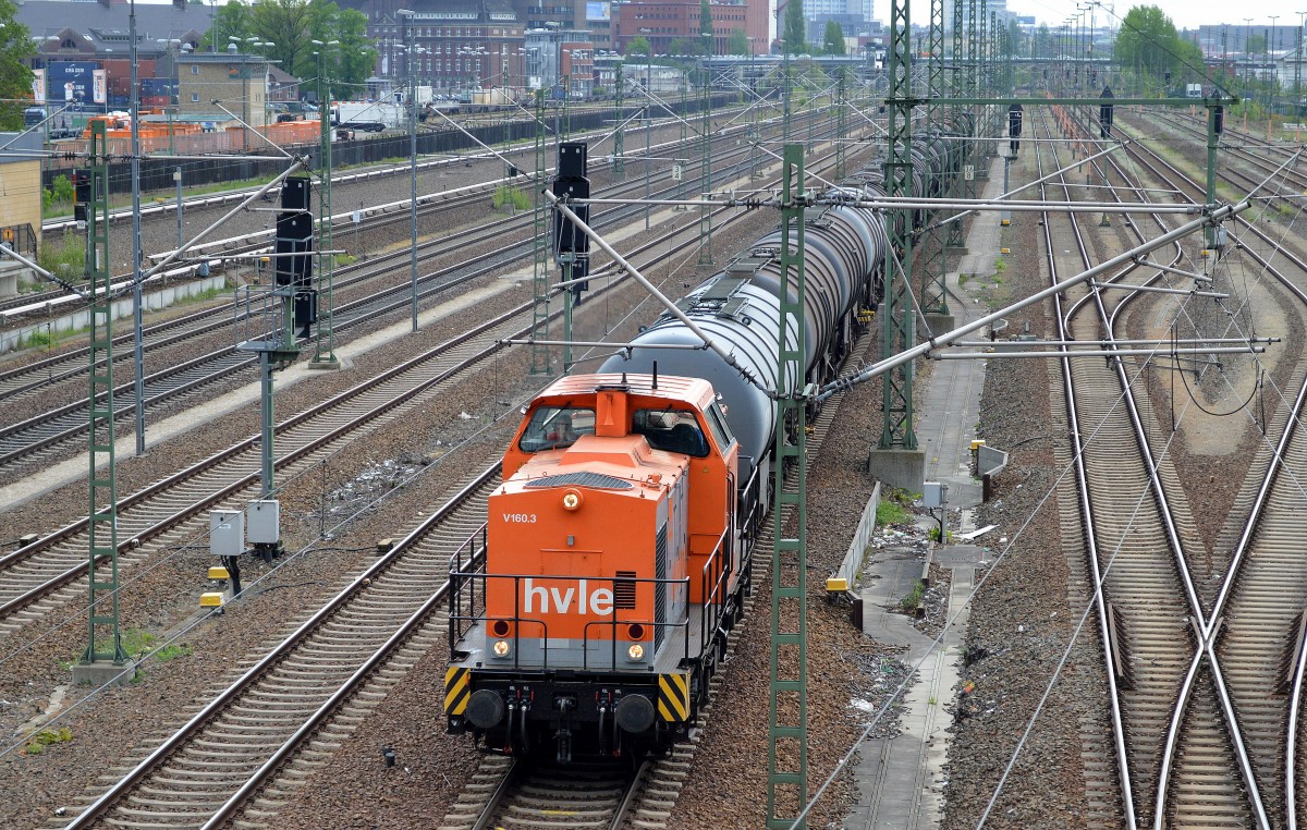 Aber auch private EVU´s waren heute Mangelware und nicht nur durch nicht fahrende S-Bahn auf der Ringbahn herrschte stundenlange Ruhe auf den Gleisen, hier überraschend hvle V160.3 (203 105-2) mit einem Kesselwagenzug Richtung Spandau am 05.05.15 Berlin-Beusselbrücke.