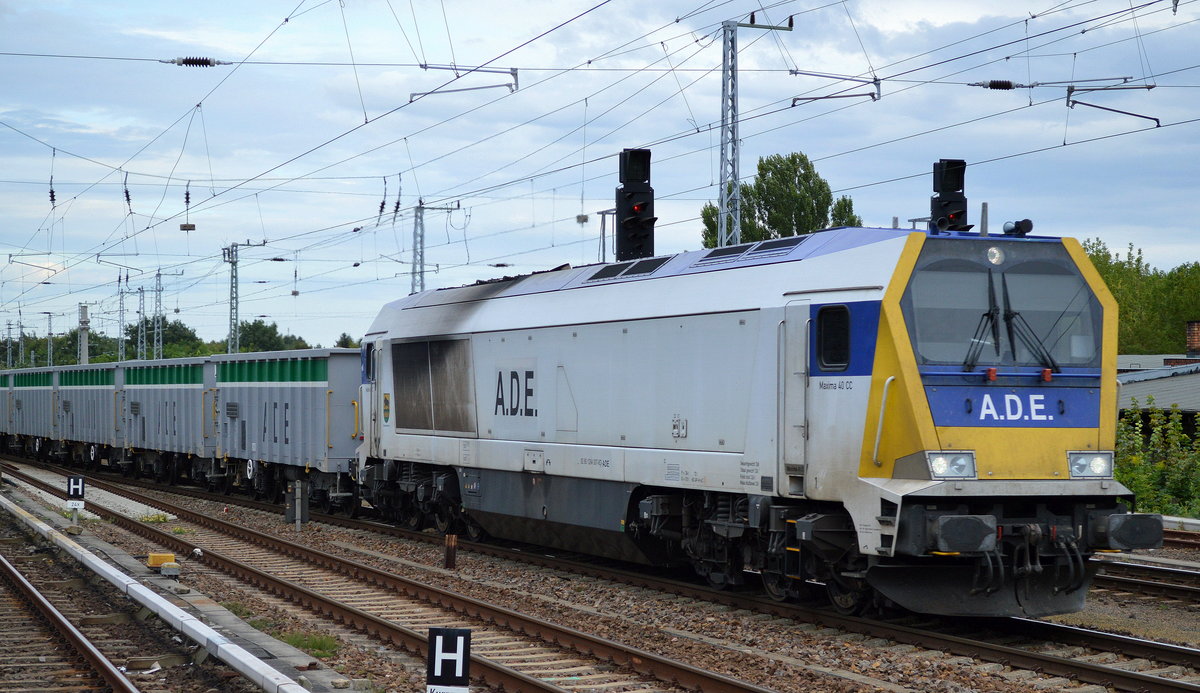 ADE 264 007-6 mit einem staubenden Ganzzug firmeneigener offener Güterwagen am 11.08.06 in Berlin Grünau Richtung Grünauer Kreuz.