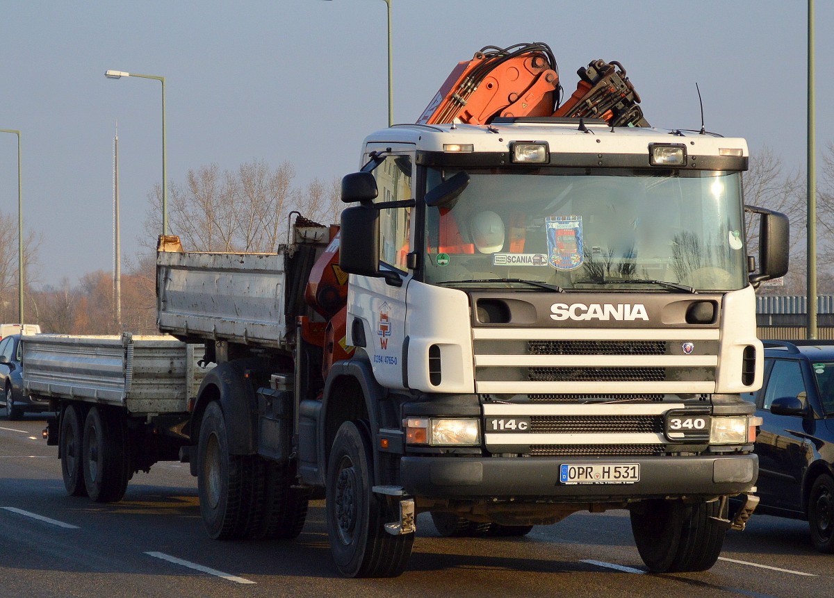 Älterer SCANIA 114C/340 Baukipper (Selbstlader) + Hänger am 18.02.16 Berlin-Heinersdorf.