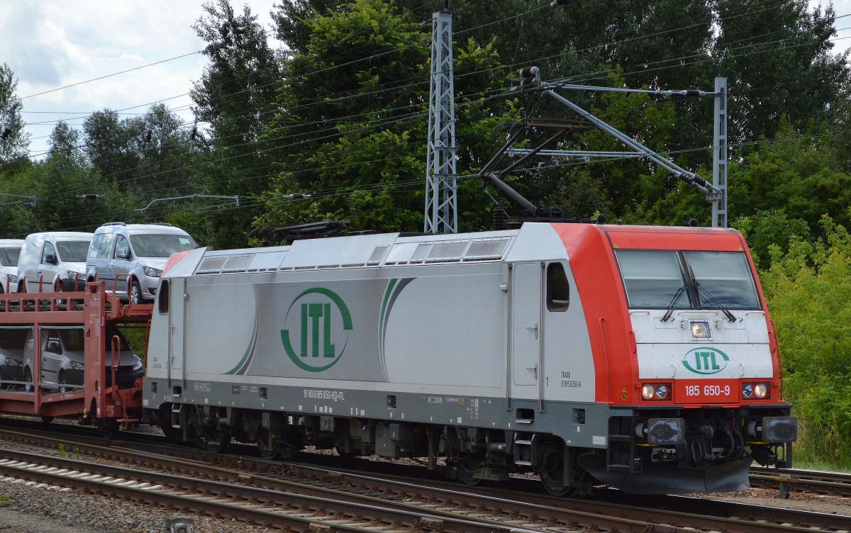Akiem Mietlok 185 650-9 von ITL mit PKW-Transportzug (fabrikneue VW Caddy) Richtung Nordosten am 01.07.14 Berlin-Springpfuhl.